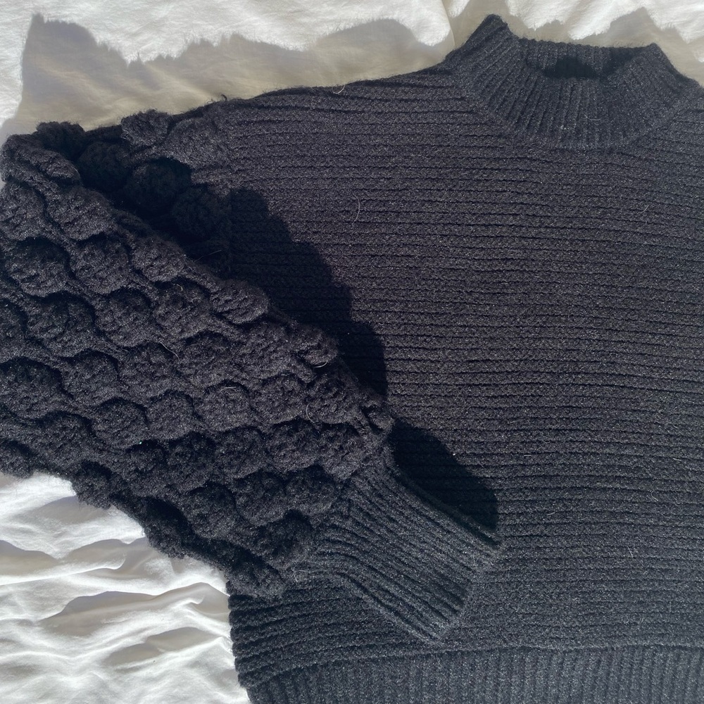 francesca’s black sweater with chunky sleeves